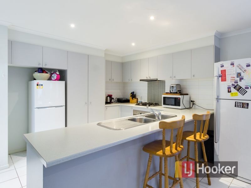 25 Orchard Valley Avenue, Pakenham VIC 3810