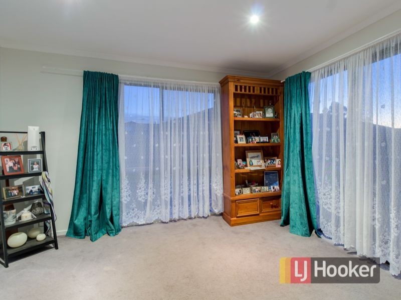 25 Orchard Valley Avenue, Pakenham VIC 3810