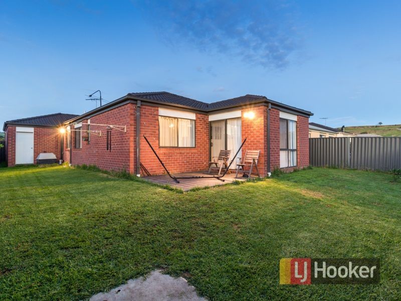 25 Orchard Valley Avenue, Pakenham VIC 3810