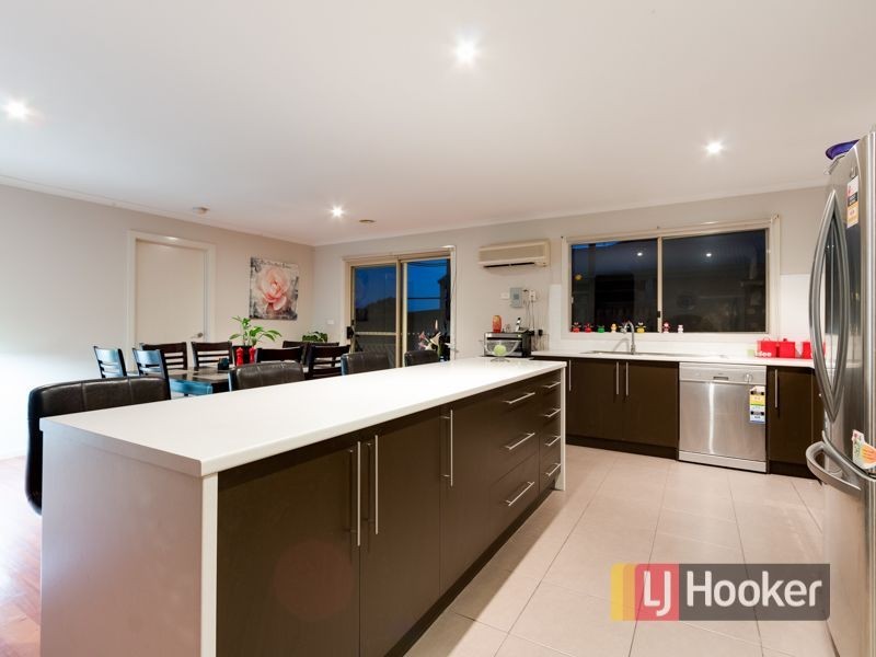 16 Tipperary Circuit, Pakenham VIC 3810