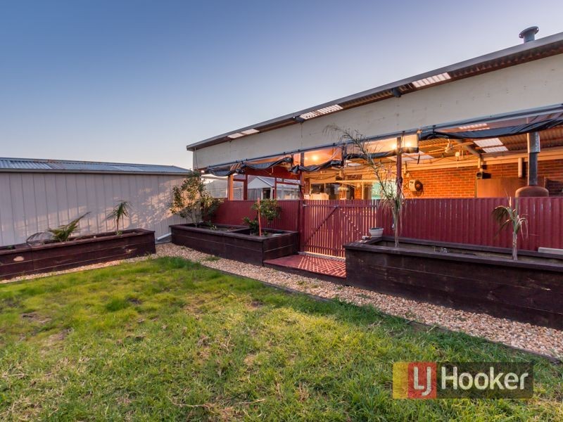 16 Tipperary Circuit, Pakenham VIC 3810