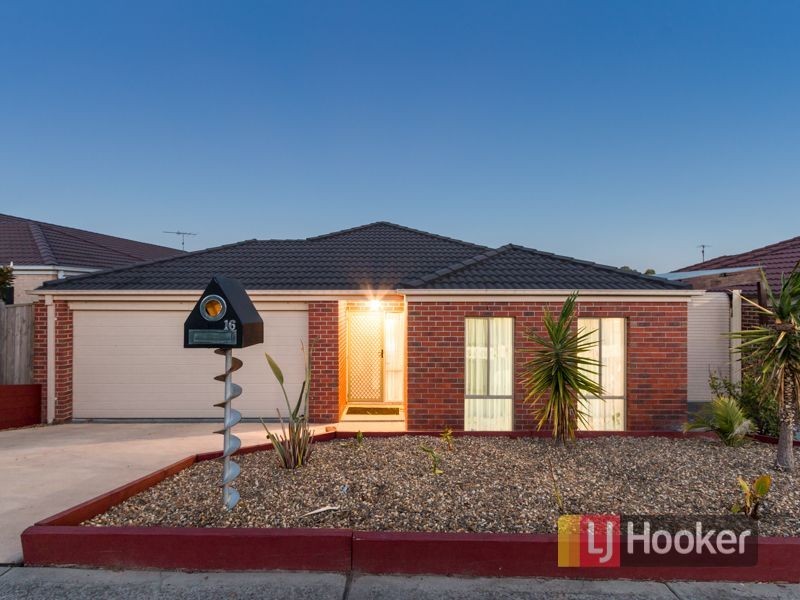 16 Tipperary Circuit, Pakenham VIC 3810