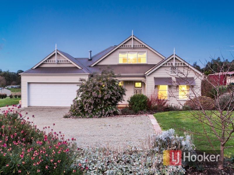 10 Gwen Meredith Drive, Bunyip VIC 3815