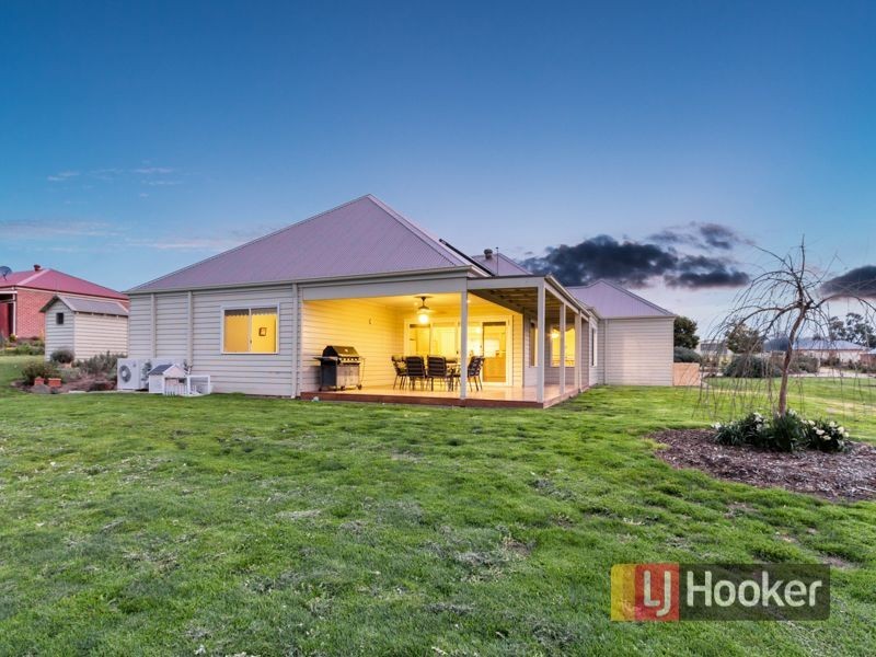 10 Gwen Meredith Drive, Bunyip VIC 3815
