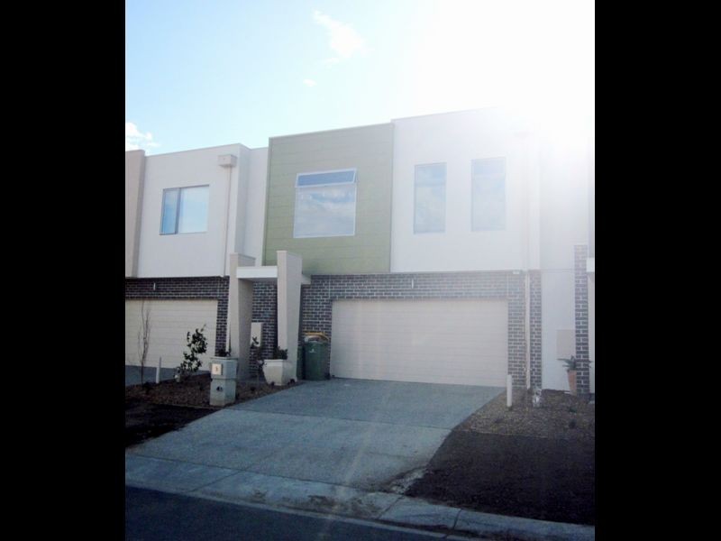 5 Albatross Drive, Pakenham VIC 3810