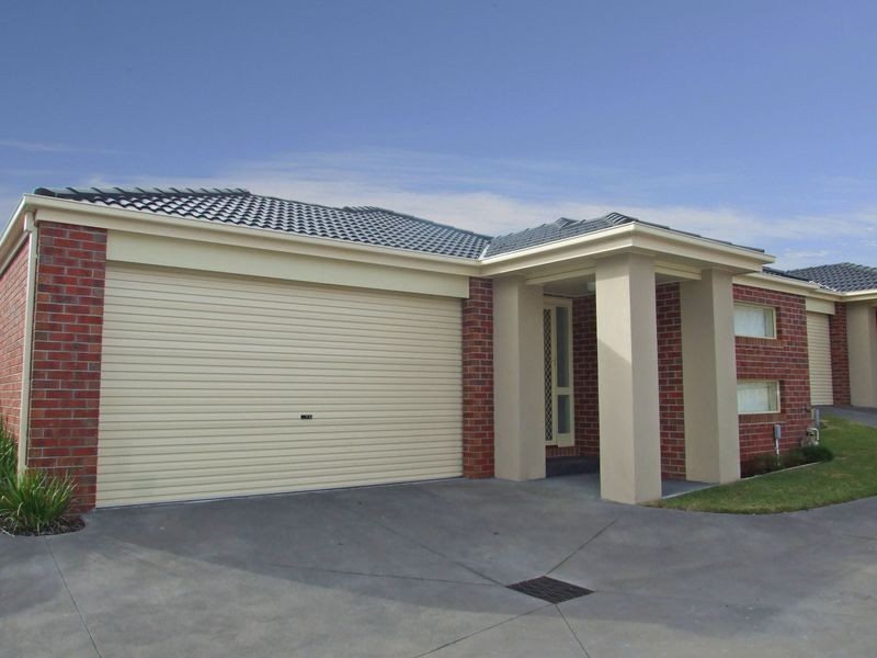 2/80 Eagle Drive, Pakenham VIC 3810