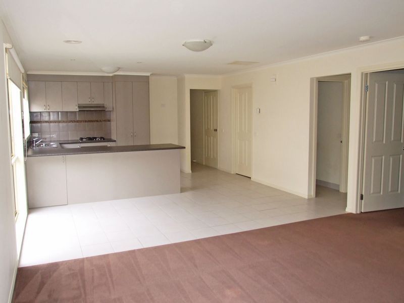 2/80 Eagle Drive, Pakenham VIC 3810