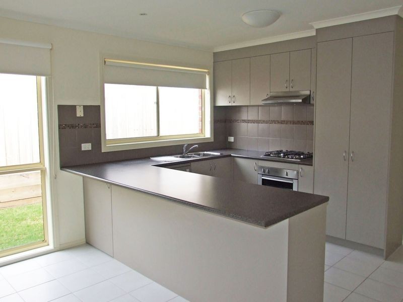 2/80 Eagle Drive, Pakenham VIC 3810