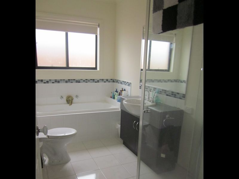 13/103 Army Road, Pakenham VIC 3810