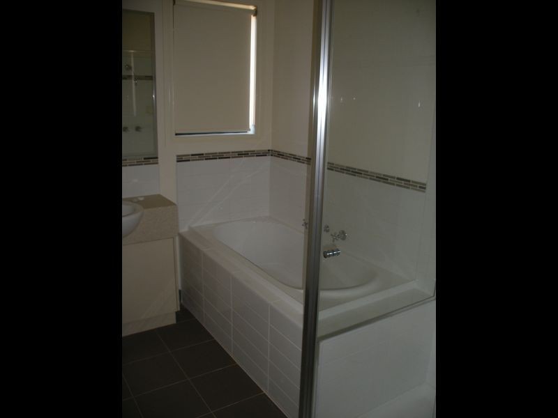 4/103 Army Road, Pakenham VIC 3810