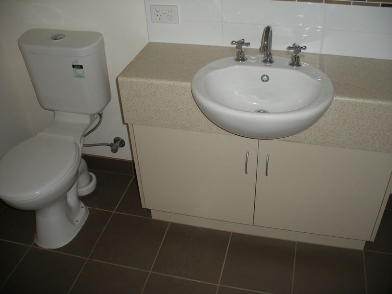 4/103 Army Road, Pakenham VIC 3810