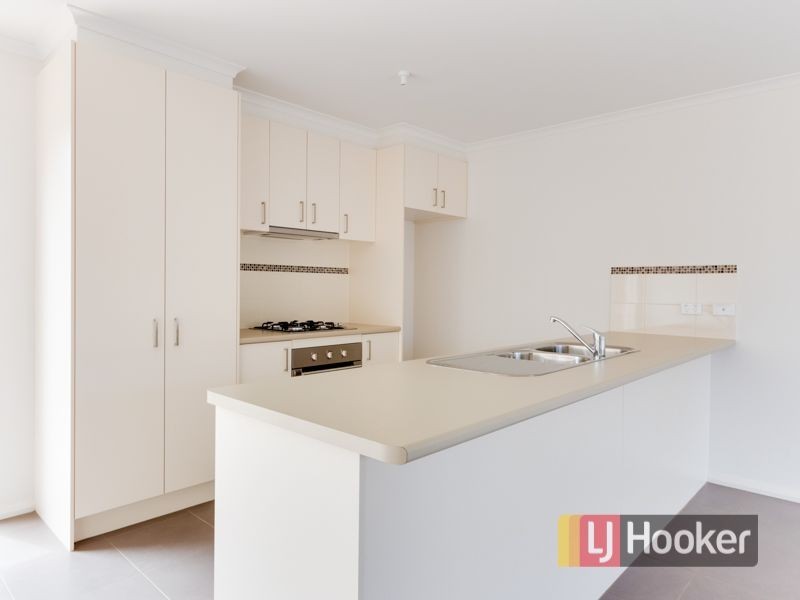 2/1-3 James Street, Pakenham VIC 3810