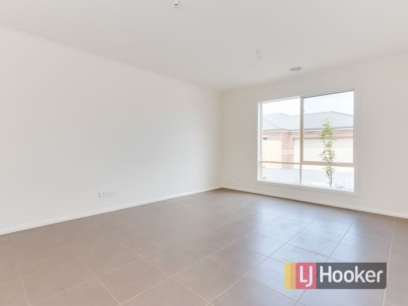 2/1-3 James Street, Pakenham VIC 3810