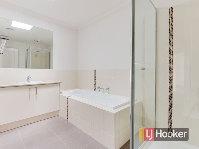 2/1-3 James Street, Pakenham VIC 3810