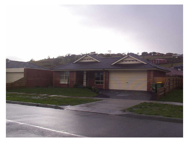 42 Balmoral Way, Pakenham VIC 3810