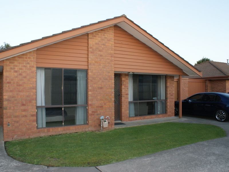 2/3 Jamieson Court, Pakenham VIC 3810