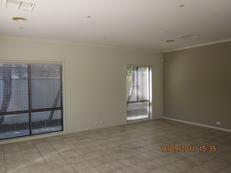 5 Flinders Chase, Pakenham VIC 3810