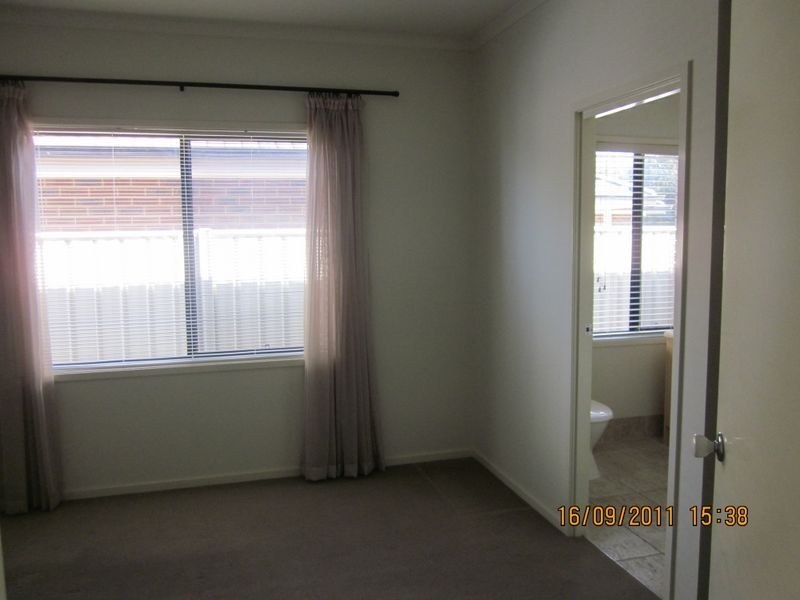 5 Flinders Chase, Pakenham VIC 3810