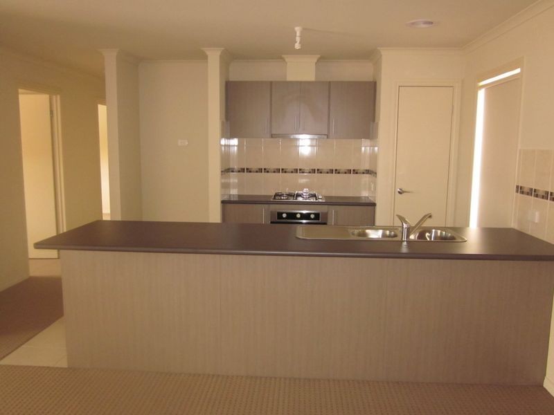 11 Cerreto Mews, Pakenham VIC 3810