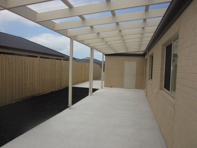 11 Cerreto Mews, Pakenham VIC 3810