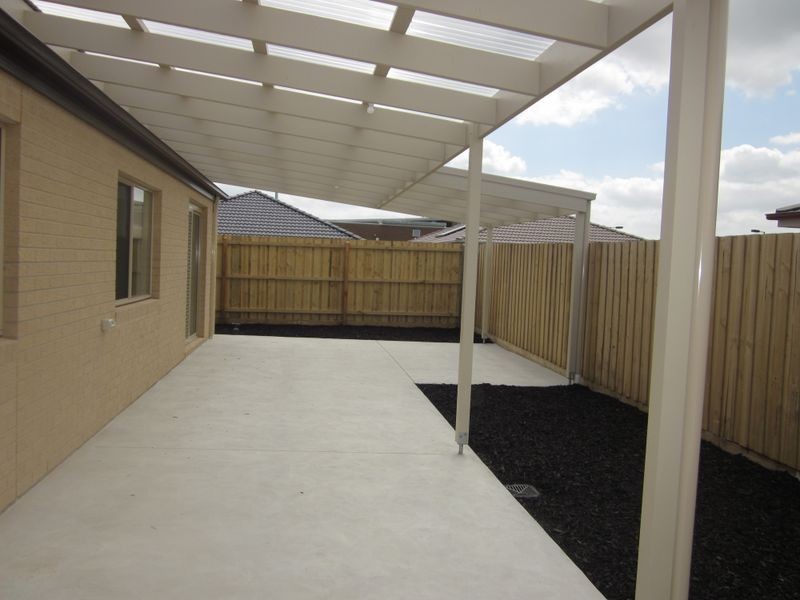 11 Cerreto Mews, Pakenham VIC 3810