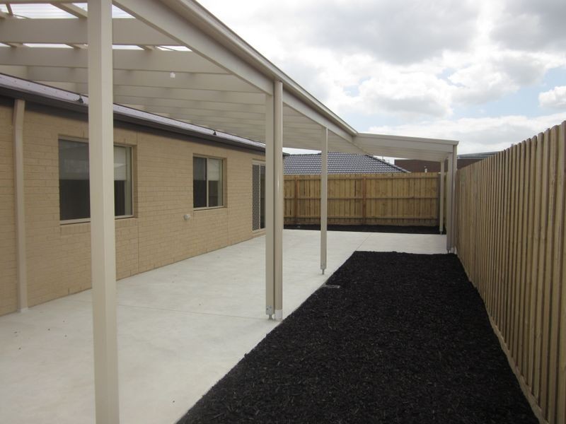 11 Cerreto Mews, Pakenham VIC 3810