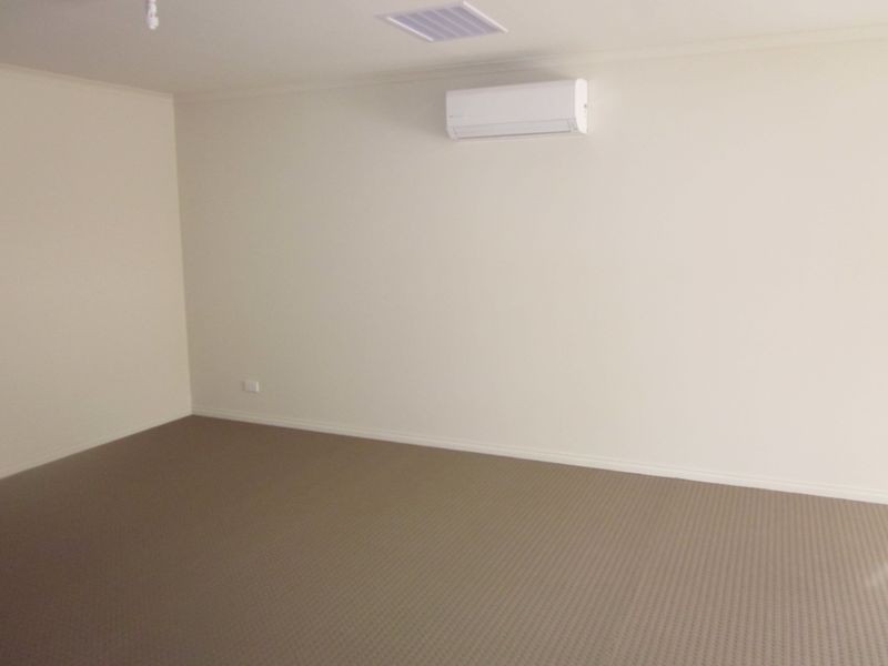 11 Cerreto Mews, Pakenham VIC 3810