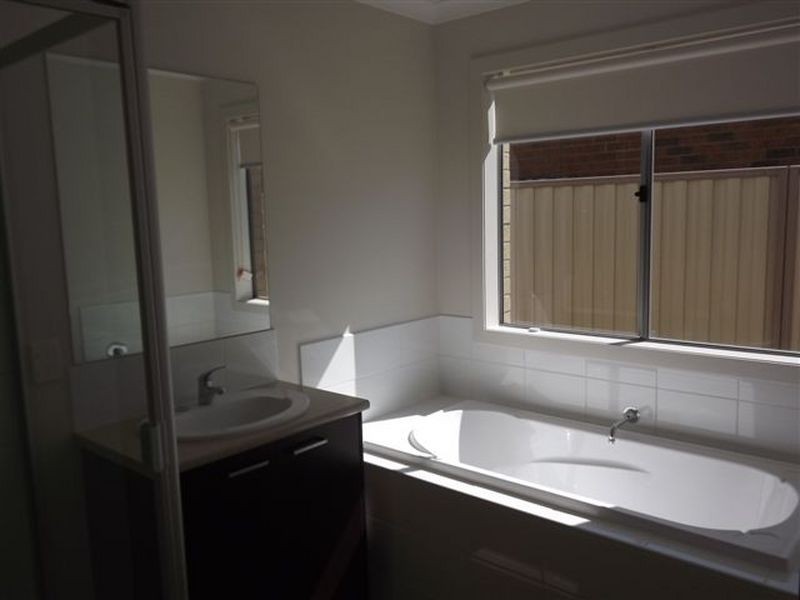 15 Celebration Circuit, Pakenham VIC 3810