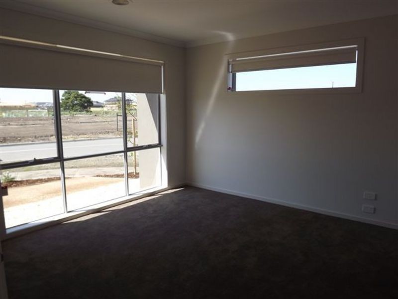 15 Celebration Circuit, Pakenham VIC 3810