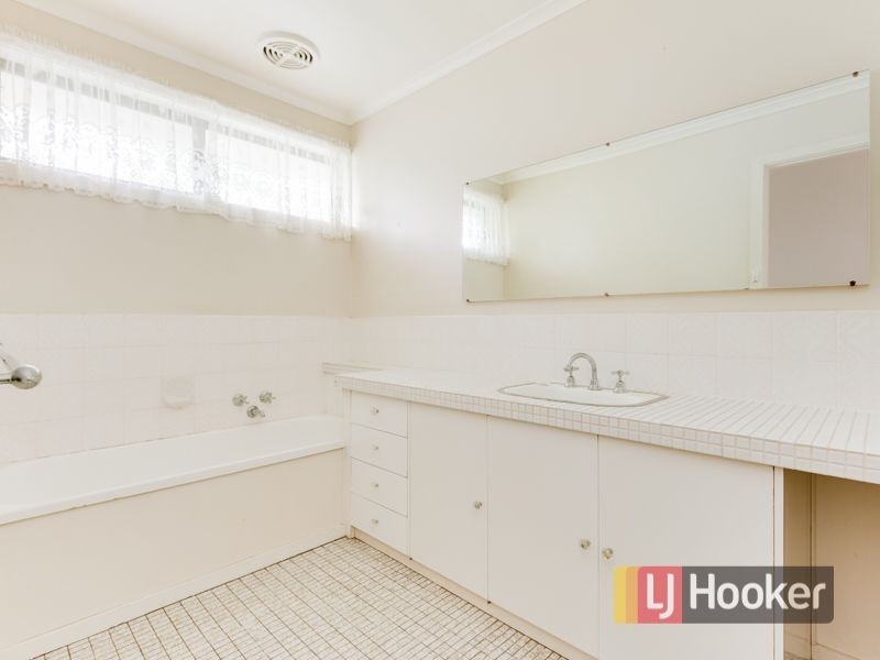 4 Elizabeth Court, Pakenham VIC 3810