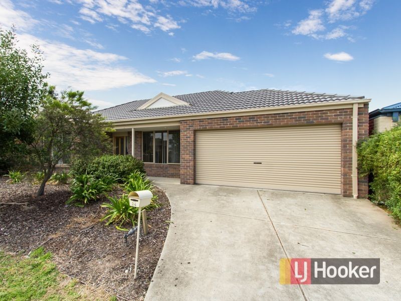 24 Grice Quadrant, Pakenham VIC 3810