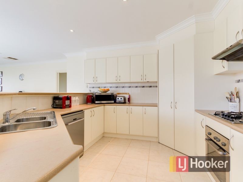 24 Grice Quadrant, Pakenham VIC 3810