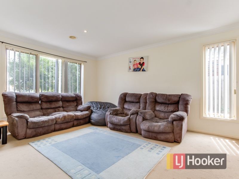 24 Grice Quadrant, Pakenham VIC 3810