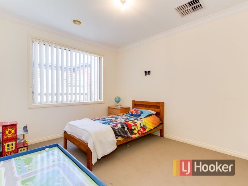 24 Grice Quadrant, Pakenham VIC 3810