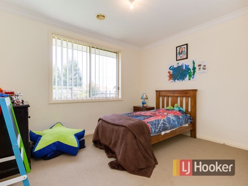 24 Grice Quadrant, Pakenham VIC 3810