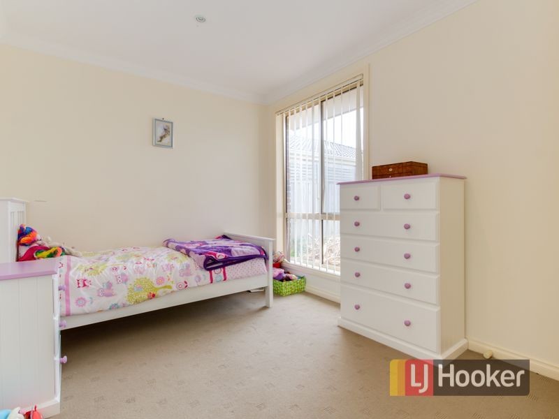 24 Grice Quadrant, Pakenham VIC 3810