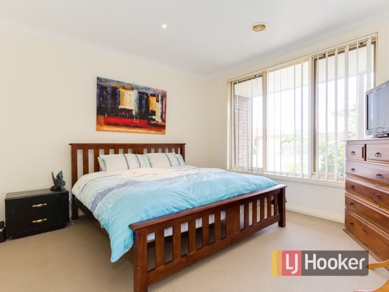 24 Grice Quadrant, Pakenham VIC 3810