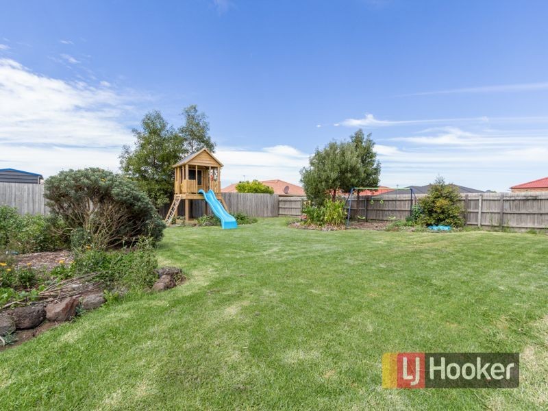 24 Grice Quadrant, Pakenham VIC 3810