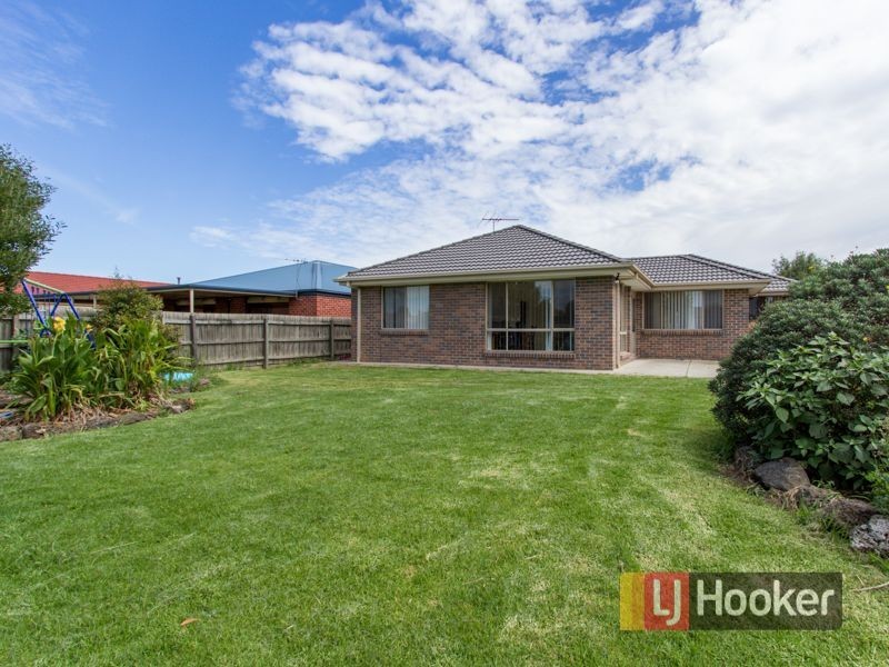 24 Grice Quadrant, Pakenham VIC 3810