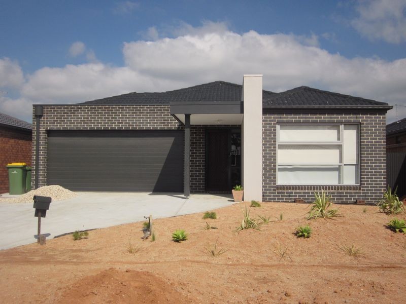 9 Field Street, Pakenham VIC 3810