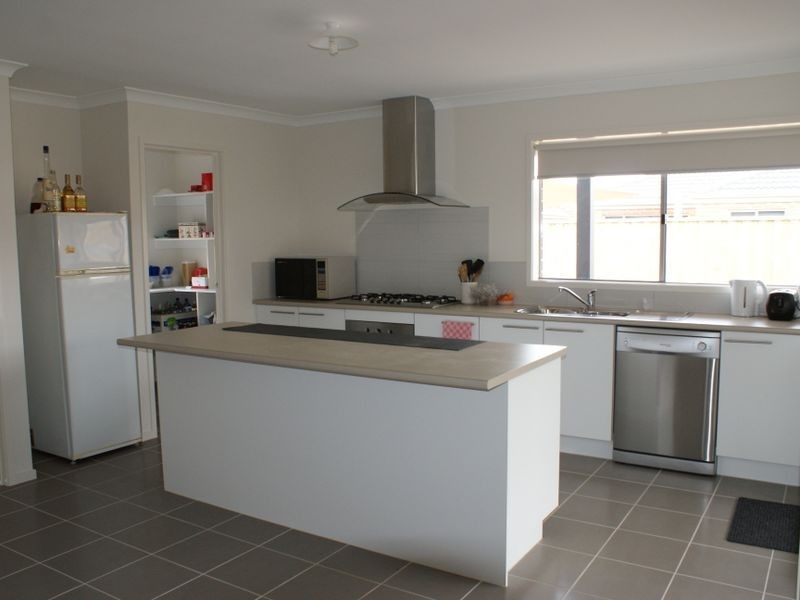 9 Field Street, Pakenham VIC 3810