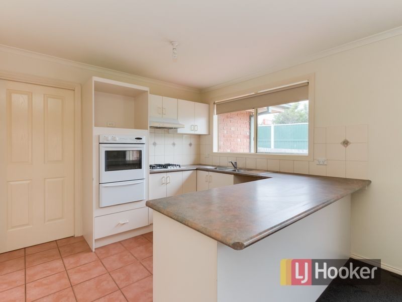 28 Jacqueline Place, Pakenham VIC 3810
