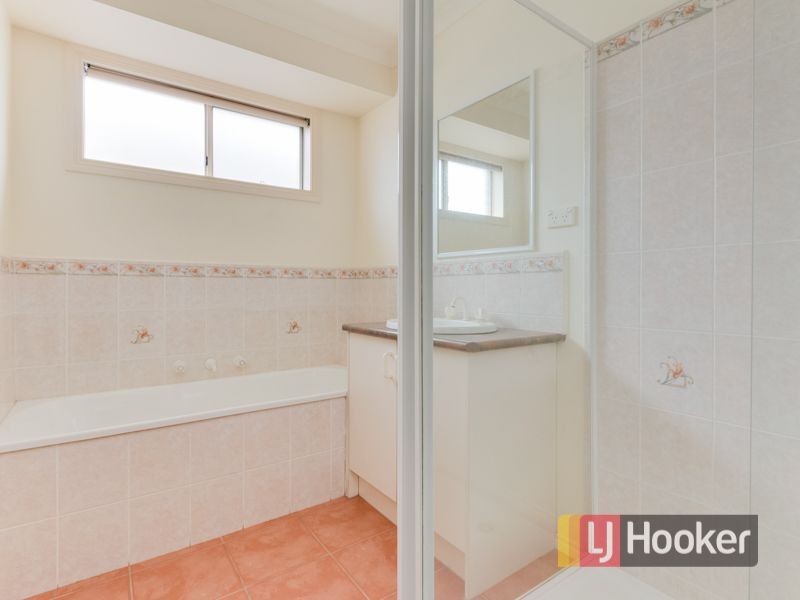 28 Jacqueline Place, Pakenham VIC 3810