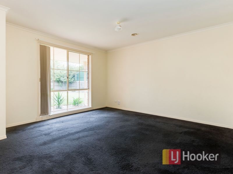 28 Jacqueline Place, Pakenham VIC 3810