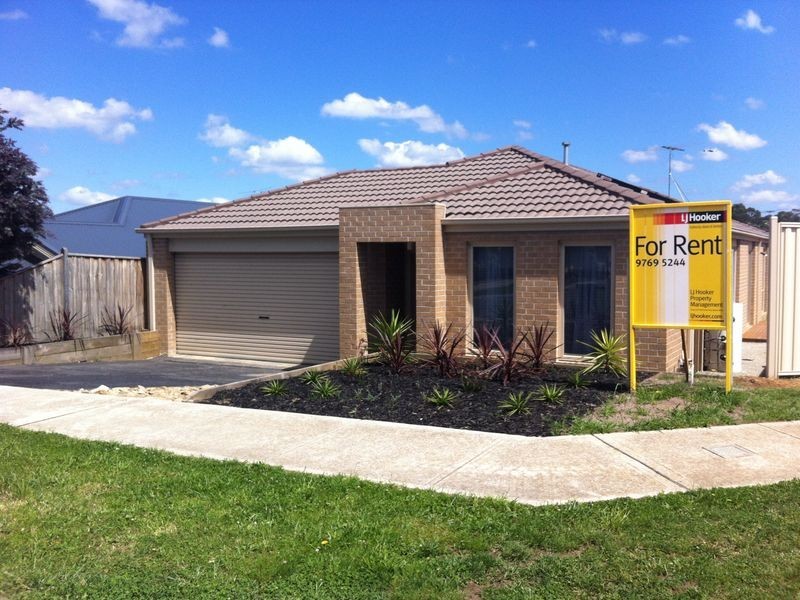 22 Tyrone Avenue, Pakenham VIC 3810