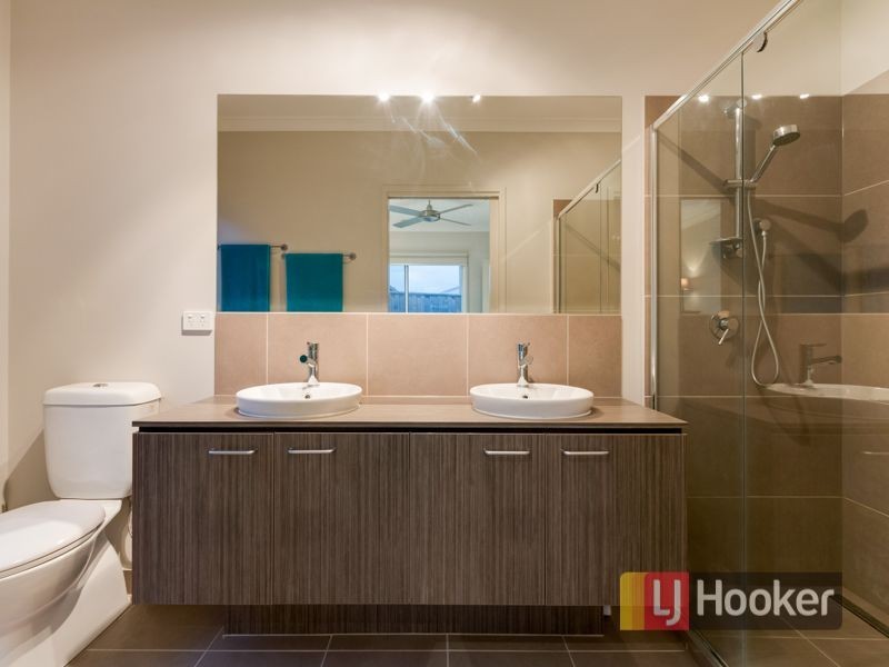 36 Clarendon Street, Pakenham VIC 3810