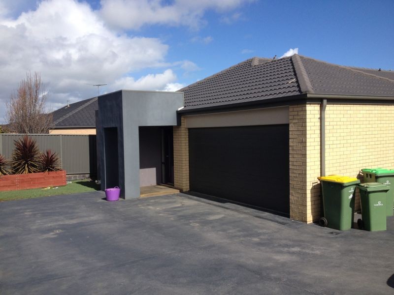 10 Lawrence Close, Pakenham VIC 3810