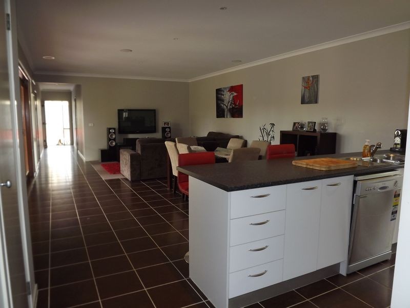 10 Lawrence Close, Pakenham VIC 3810