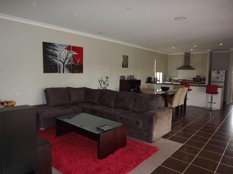 10 Lawrence Close, Pakenham VIC 3810