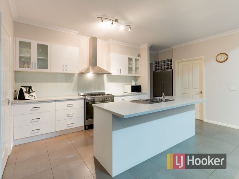 14 Banjo Paterson Drive, Pakenham VIC 3810